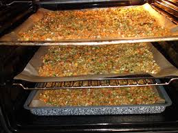 Gemüse im Rohr beim Trocknen